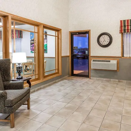 Super 8 By Wyndham Ottawa Starved Rock