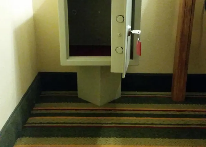 Super 8 By Wyndham Starved Rock 2*