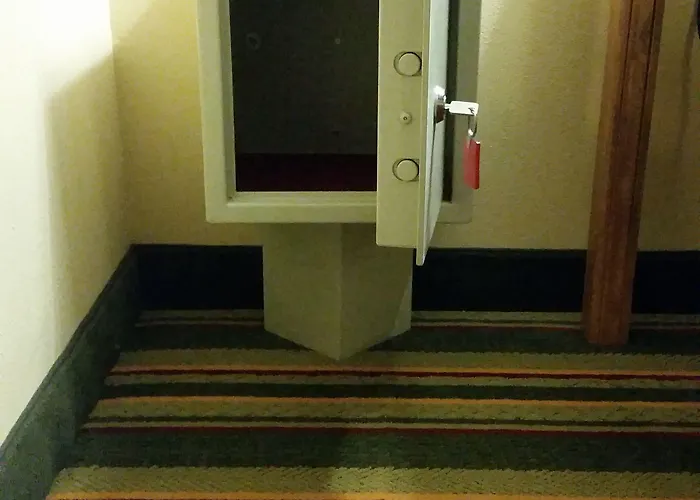 Super 8 By Wyndham Starved Rock