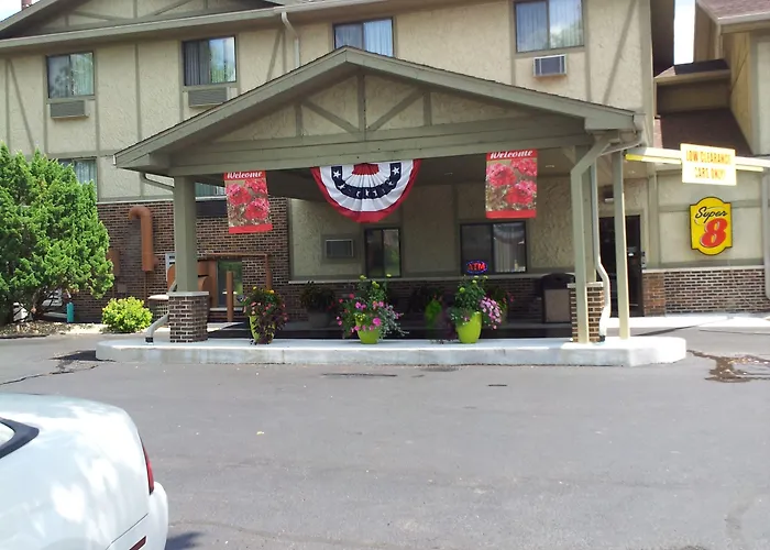 Super 8 By Wyndham Starved Rock