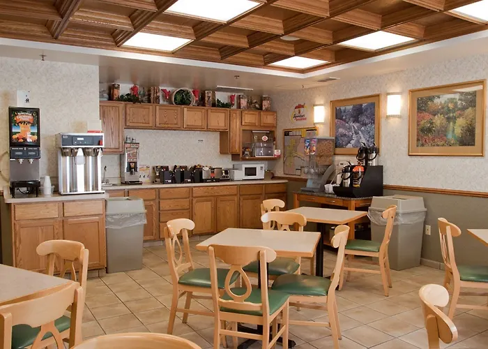 Super 8 By Wyndham Starved Rock 2*