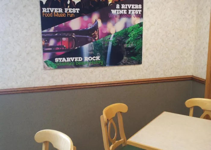 Super 8 By Wyndham Starved Rock Hotel